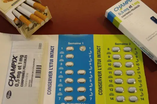 1.200 plaintes ont été déposées contre le Champix aux Etats-Unis. Il est commercialisé outre-Atlantique sous le nom de Chantix .