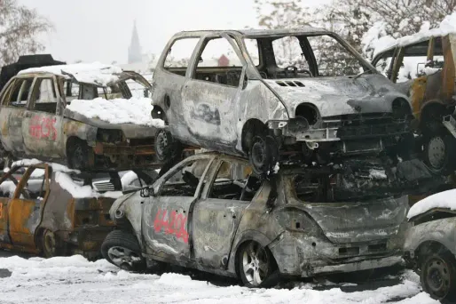 950 voitures brûlées au Nouvel An