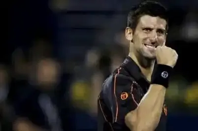 Djokovic mouche Federer