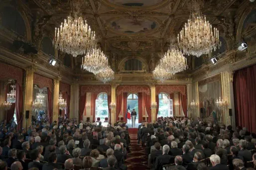 Une trentaine d'ambassadeurs vont pouvoir partir en retraite dès 58 ans et pourront cumuler leur pension avec une autre activité, que ce soit dans le secteur ou privé.