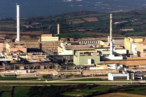 Une vague de suicides touche l'usine de retraitement des déchets nucléaires d'Areva à la Hague-Beaumont. 5 salariés sont morts depuis 1 an.