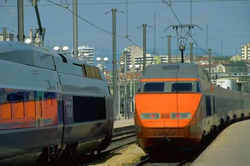 La SNCF nostalgique des rames orange