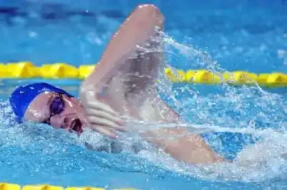 Agnel frappe d'entrée