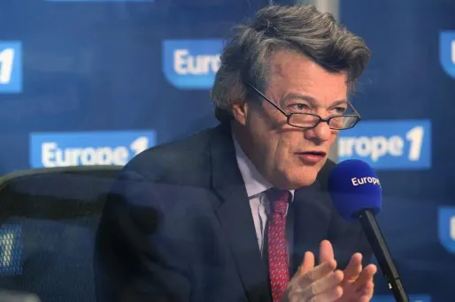 Jean-Louis Borloo a regretté le virage à droite de la majorité et appelé l'UMP à ne pas négliger les centristes et les Radicaux.