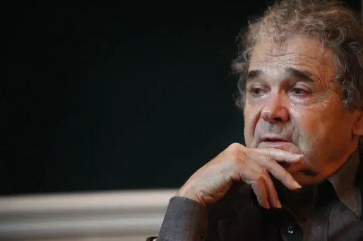 Pierre Perret se retrouve devant la justice mardi et mercredi contre Le Nouvel Observateur.