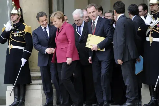 Paris a réuni samedi un sommet des dirigeants occidentaux et arabes avant le début de l'intervention en Libye.