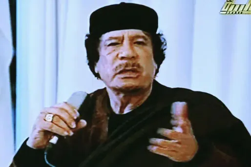 "Nous ne céderons pas un pouce de notre pays, nous ne laisserons pas Benghazi à une poignée de traîtres", a prévenu Kadhafi