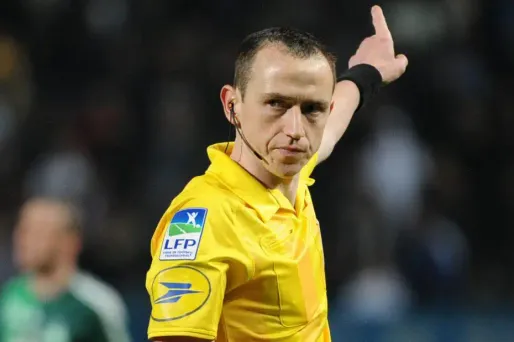 La FFF suspend tous les arbitres
