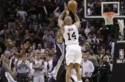 San Antonio s'offre un sursis