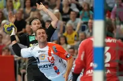 Montpellier frappe fort