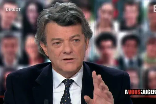 Jean-Louis Borloo était l'invité de l'émission politique A vous de juger, jeudi soir sur France 2. Une sorte de "grand oral" au cours duquel il a pu annoncer son départ de l'UMP et exposer sa vision de la France.