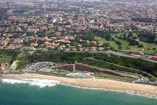 C'est sur la plage d'Anglet, dans les Pyrénées-Atlantiques, que l'adolescent a disparu vendredi après-midi.