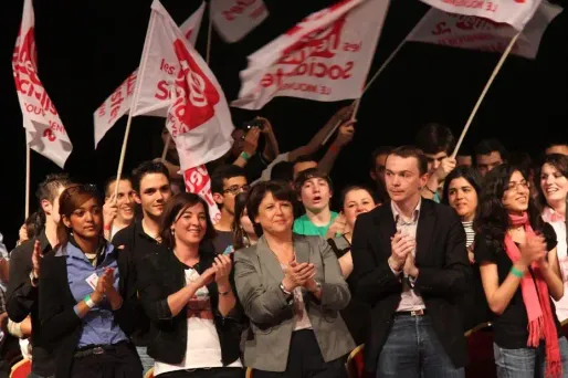 Aubry promet 2012 à la jeunesse