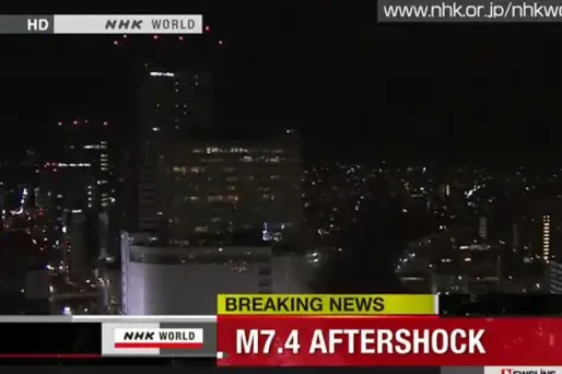 Un nouveau séisme a secoué le Japon jeudi. La télévision japonaise, NHK, diffuse les premières images du séisme. Ici à Sendaï.