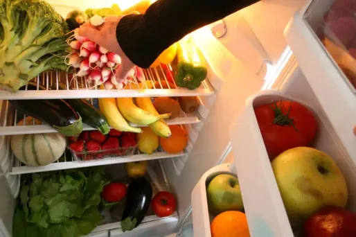 S'il n'existe pas d'aliment miracle, le rapport indique aussi que la consommation de fruits et légumes est "probablement" favorable contre certains types de cancer.