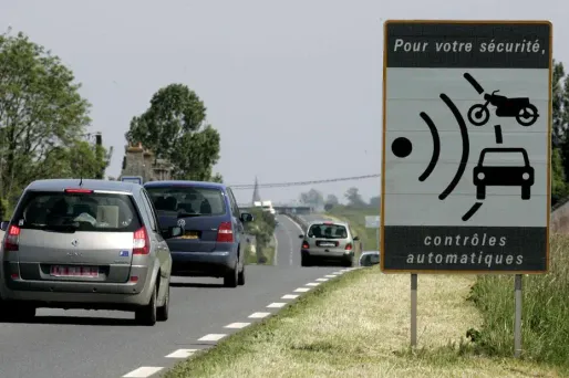 Les nouvelles mesures prises par le CISR prévoient de supprimer les panneaux avertisseurs de radars.