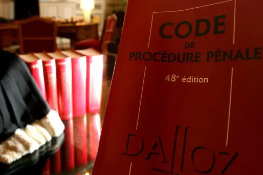 La réforme des jurés populaires et celle de la justice des mineurs sont examinées mardi au Sénat.