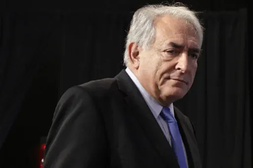 Le socialiste et patron du FMI est dans la tourmente depuis samedi soir, accusé de viol par une femme de ménage. L'affaire fait la Une de la presse, pourtant, de nombreuses zones d'ombre persistent.