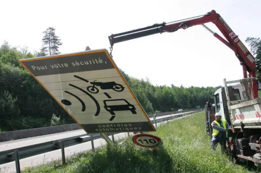 Jusqu'à nouvel ordre, aucun démontage de panneaux ne s'ajoutera aux 36 qui ont déjà eu lieu en Fance.