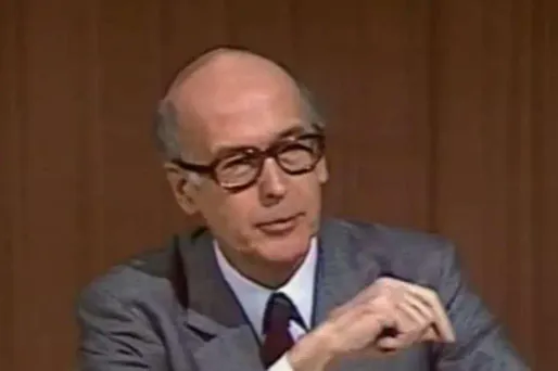 Après la défaite, VGE redevient député comme à ses débuts à 32 ans