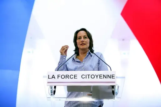 Royal s'approprie le drapeau tricolore