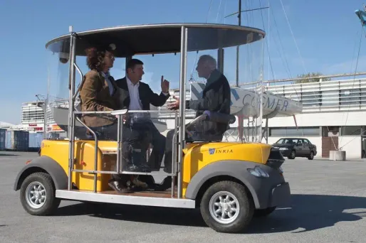 Un prototype de Cybercar, une navette électrique qui se conduit sans chauffeur, en passe d'être expérimentée à La Rochelle.