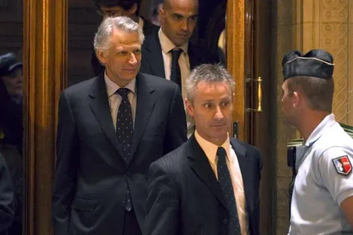Clearstream II : Dominique de Villepin sort de la salle d'audience