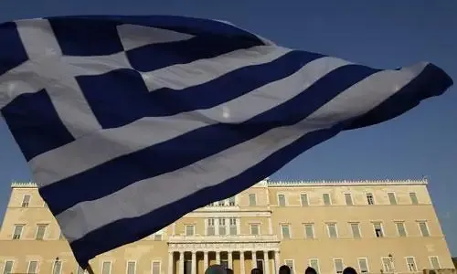 Des milliers de Grecs protestent dans la rue