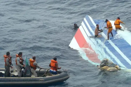 L'opération s'annonce délicate : les corps des victimes sont immergés depuis près de deux ans.