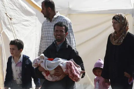 Des réfugiés syriens dans un camp à la frontière turco-syrienne.