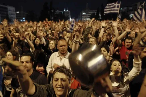 Les manifestations se multiplient en Grèce contre les mesures d'austérité, une situation qui ne devrait pas s'améliorer dans les années venir : de nouvelles économies sont prévues dans les mois à venir.