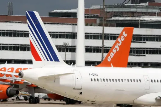Air France veut contrer les low cost comme Easy Jet avec des prix réduits.