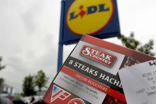 Des lots de steaks hachés de marque Steak Country et vendus chez Lidl ont été retrouvés dans le congélateur familial.