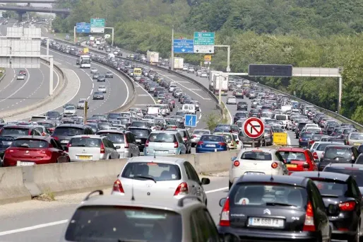 Un conducteur a pris dans la nuit de vendredi à samedi l'autoroute A10 à contresens, provoquant "d'importants dégâts matériels".