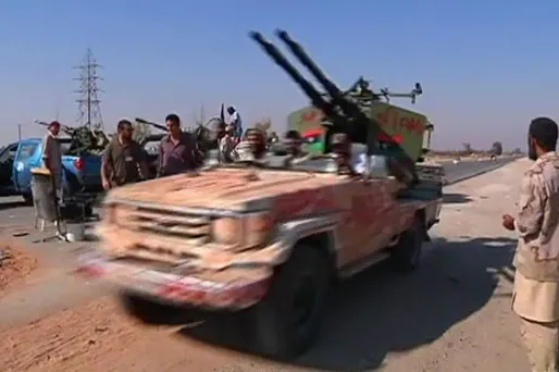 L'avancée des rebelles libyens est suivie de découvertes lugubres dans les rues de Tripoli.