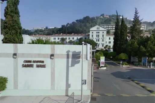 Le détenu a scié un barreau de sa chambre avant d'escalader le mur d'enceinte de l'hôpital psychiatrique.