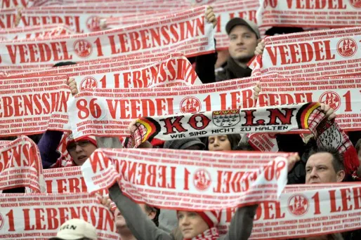 Interdits de stade pour jet d'excréments