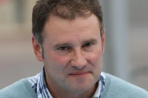 En raisons des mauvaises audiences des émissions qu'il a lancées de France 3, Pierre Sled devrait être remplacé à la tête des programmes de la chaîne.