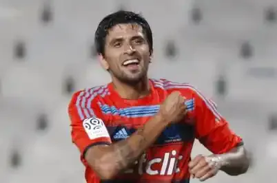 Lucho brouille les pistes