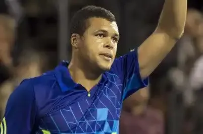 Tsonga s'offre encore Federer