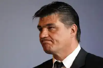 Douillet: "Trouver le ton juste"