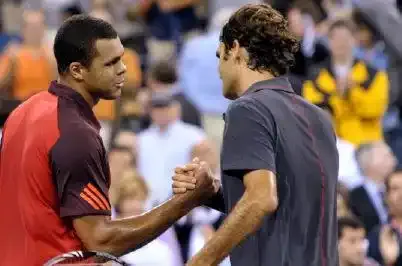 Federer remet Tsonga en place