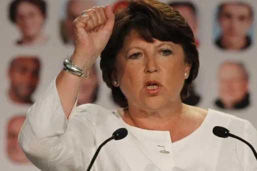 Martine Aubry a qualifié Nicolas Sarkozy de "président du siècle dernier" sur la question du nucléaire.