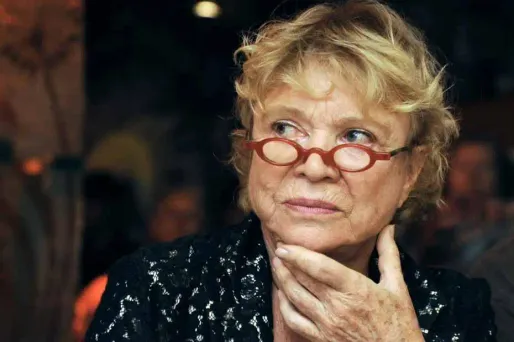 Eva Joly garde sa ligne radicale en préconisant la fin du droit de veto pour la France et pour les autres membres permanents du Conseil de sécurité de l'ONU. Le PS est plus prudent.