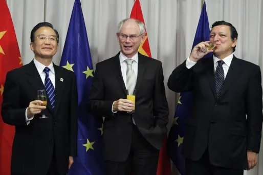 Le Premier ministre chinois Wen Jiabao en compagnie d'Herman Van Rompuy, président du Conseil européen, et de Jose Manuel Barroso, président de la Commission.