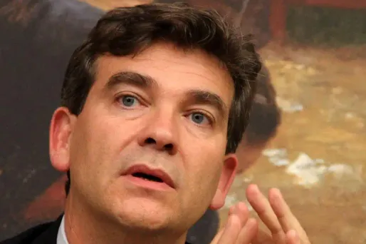 Age des députés : Montebourg persiste
