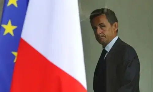 L'Elysée convoque une réunion en urgence après l'annonce du référendum grec