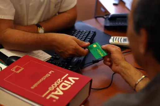 Les Français disent consulter de moins en moins le médecin faute de moyens.