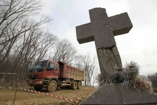 Des corps disparaissaient des cimetières de la région, mais point de rituel sataniste : un homme s'en servait pour confectionner des poupées.
