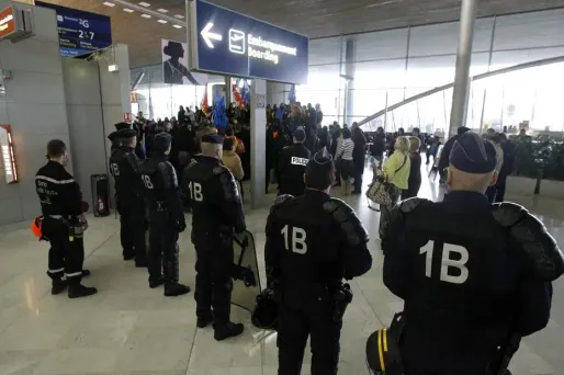 Le gouvernement menace de faire appel aux forces de l'ordre dans les heures qui viennent.